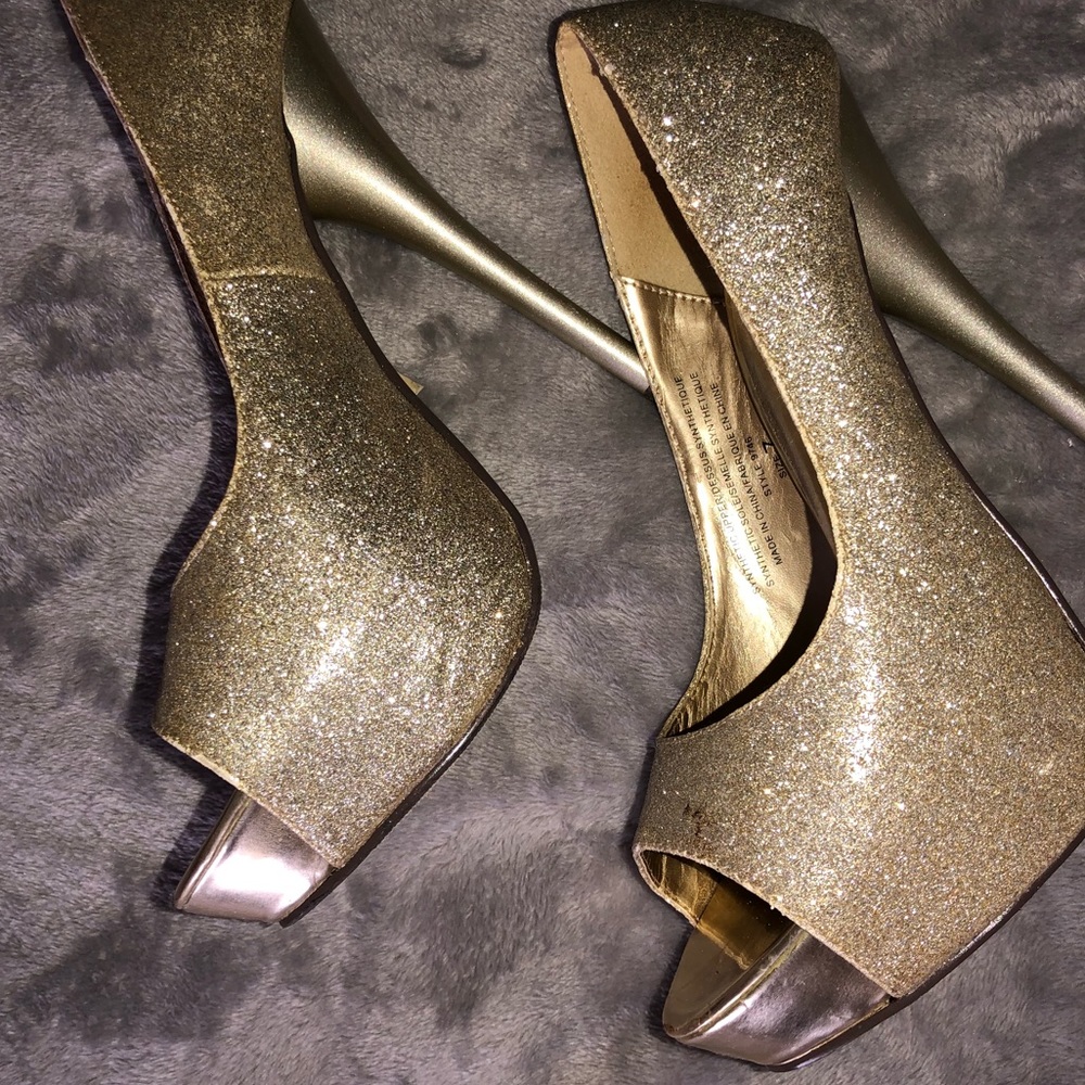 Club couture Gold heels